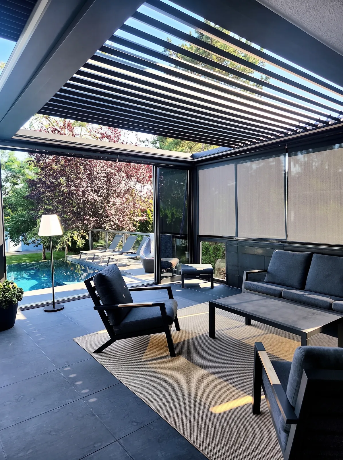 Bioklimatik pergola + Giyotin cam + Zip perde — Berlin, Almanya