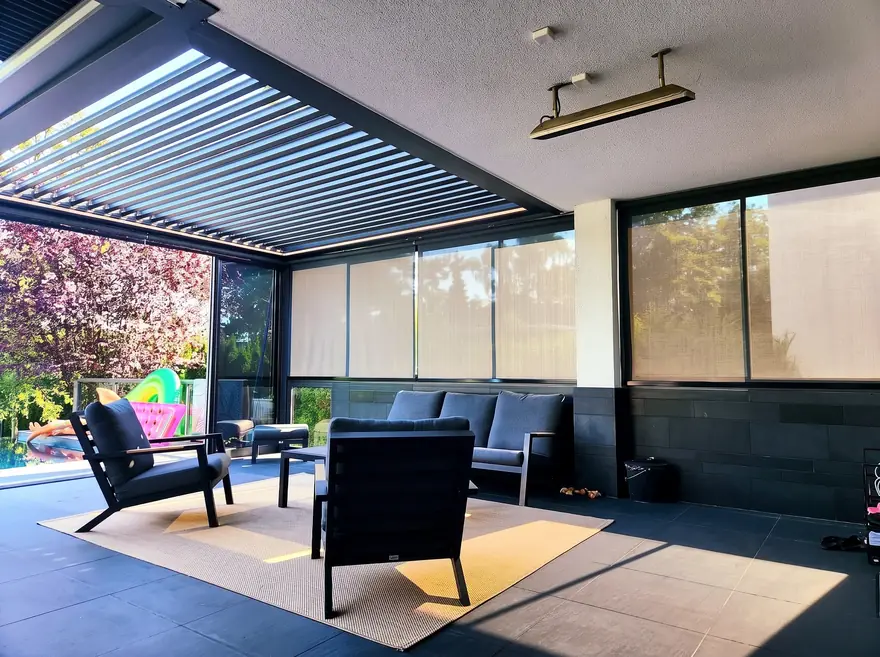 Pergola bioclimatica + Vetrata a ghigliottina + Tenda zip — Berlino, Germania